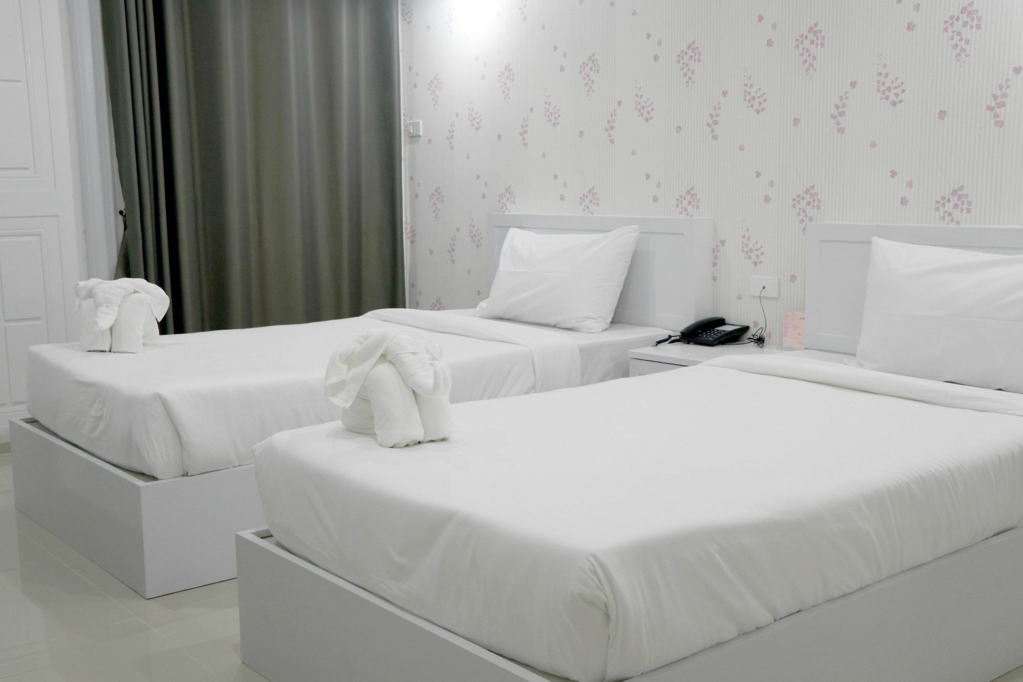 Ploy'S Pearl Hotel สุราษฎร์ธานี ภายนอก รูปภาพ