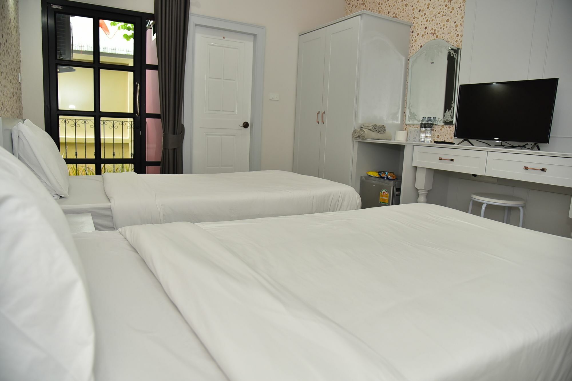 Ploy'S Pearl Hotel สุราษฎร์ธานี ภายนอก รูปภาพ