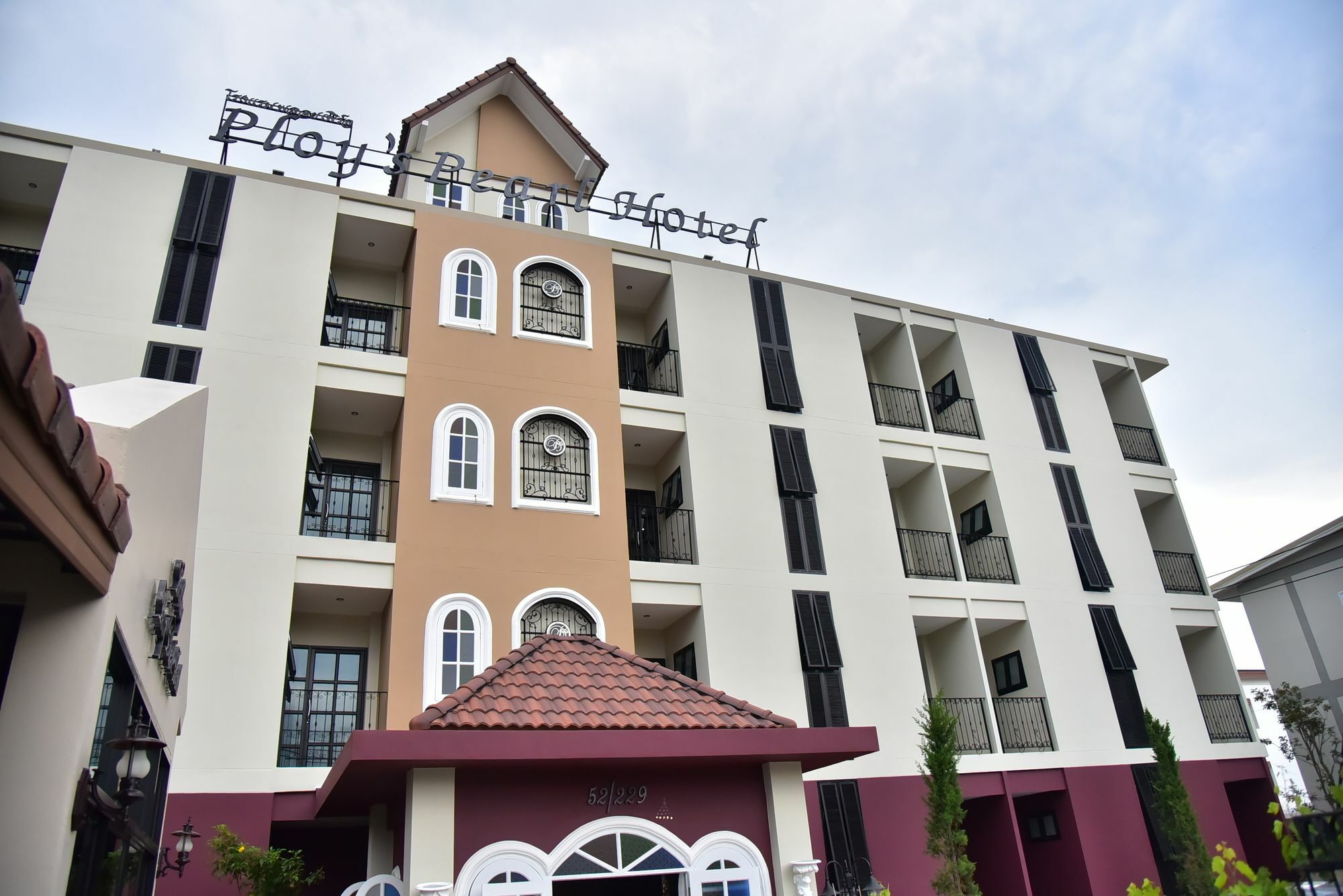 Ploy'S Pearl Hotel สุราษฎร์ธานี ภายนอก รูปภาพ