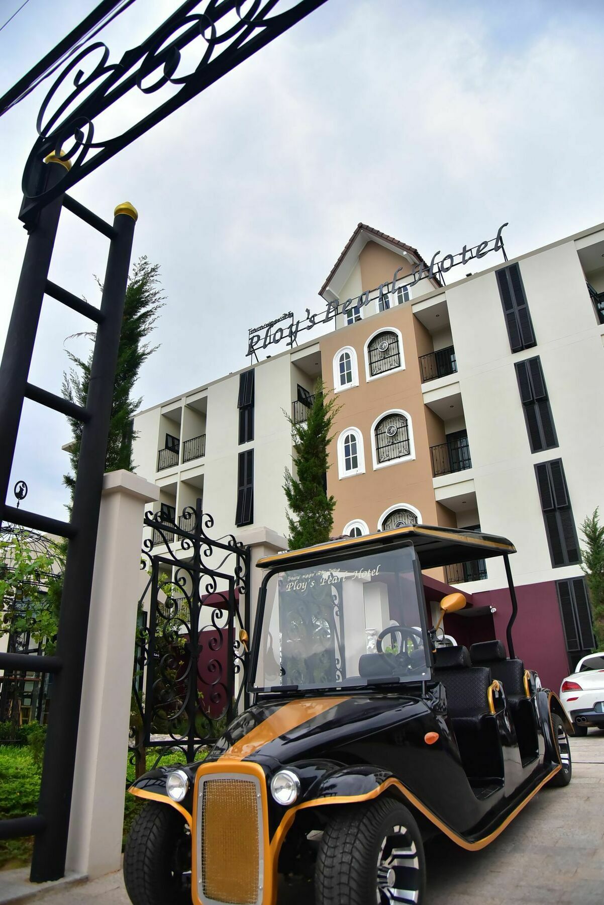 Ploy'S Pearl Hotel สุราษฎร์ธานี ภายนอก รูปภาพ